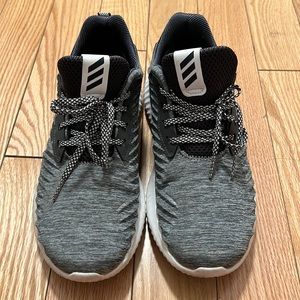 Adidas grey alpha bounce size 8.5 (mens)